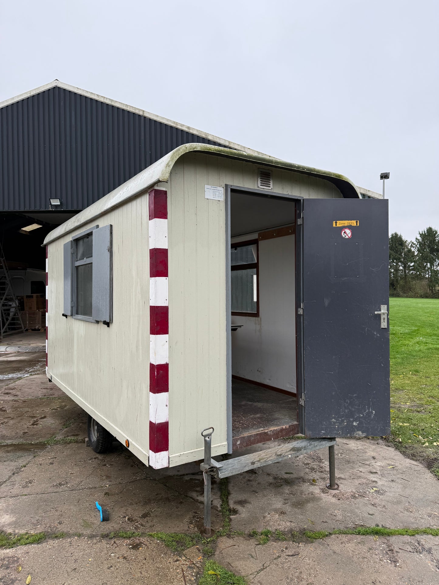 Schaftkeet - stratenmaker - hovenier - agri - infra - goede staat incl aggregaat