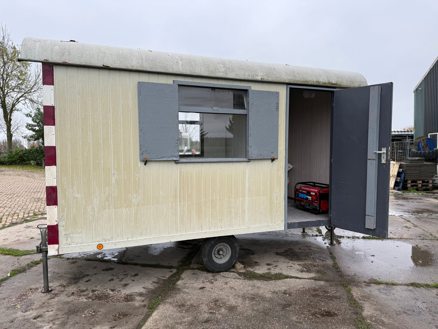 Schaftkeet - stratenmaker - hovenier - agri - infra - goede staat incl aggregaat