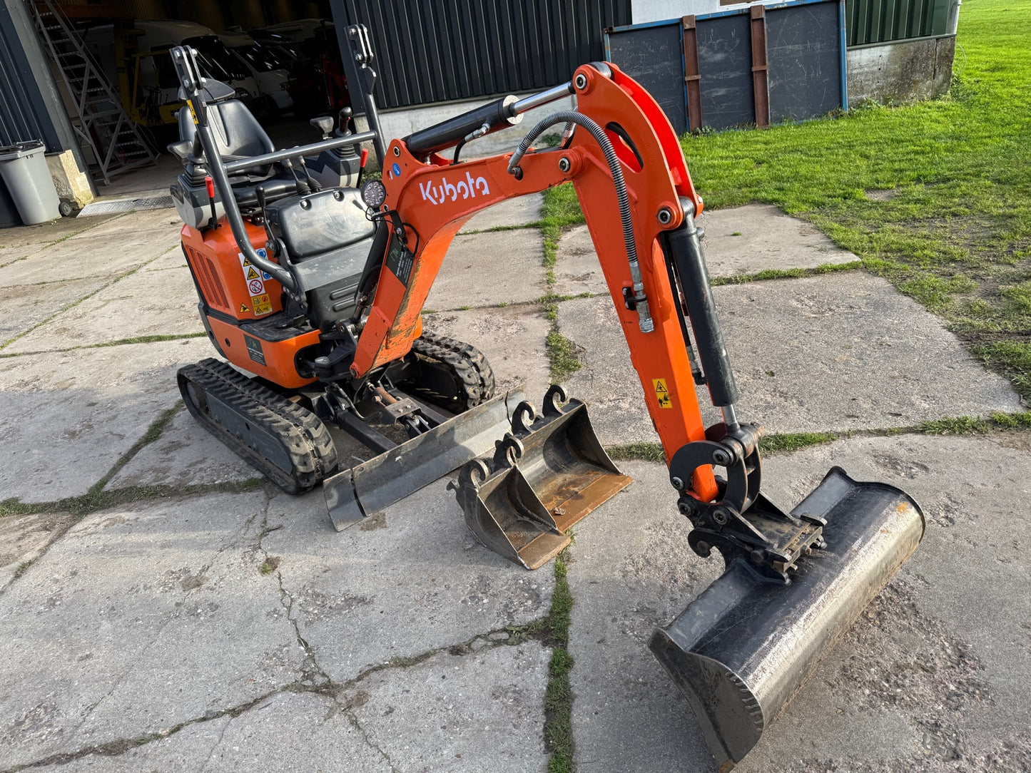 VERKOCHT - Kubota motor 1 Tons Minigraver | Bouwjaar 2024 | Slechts 205 uur | Marge