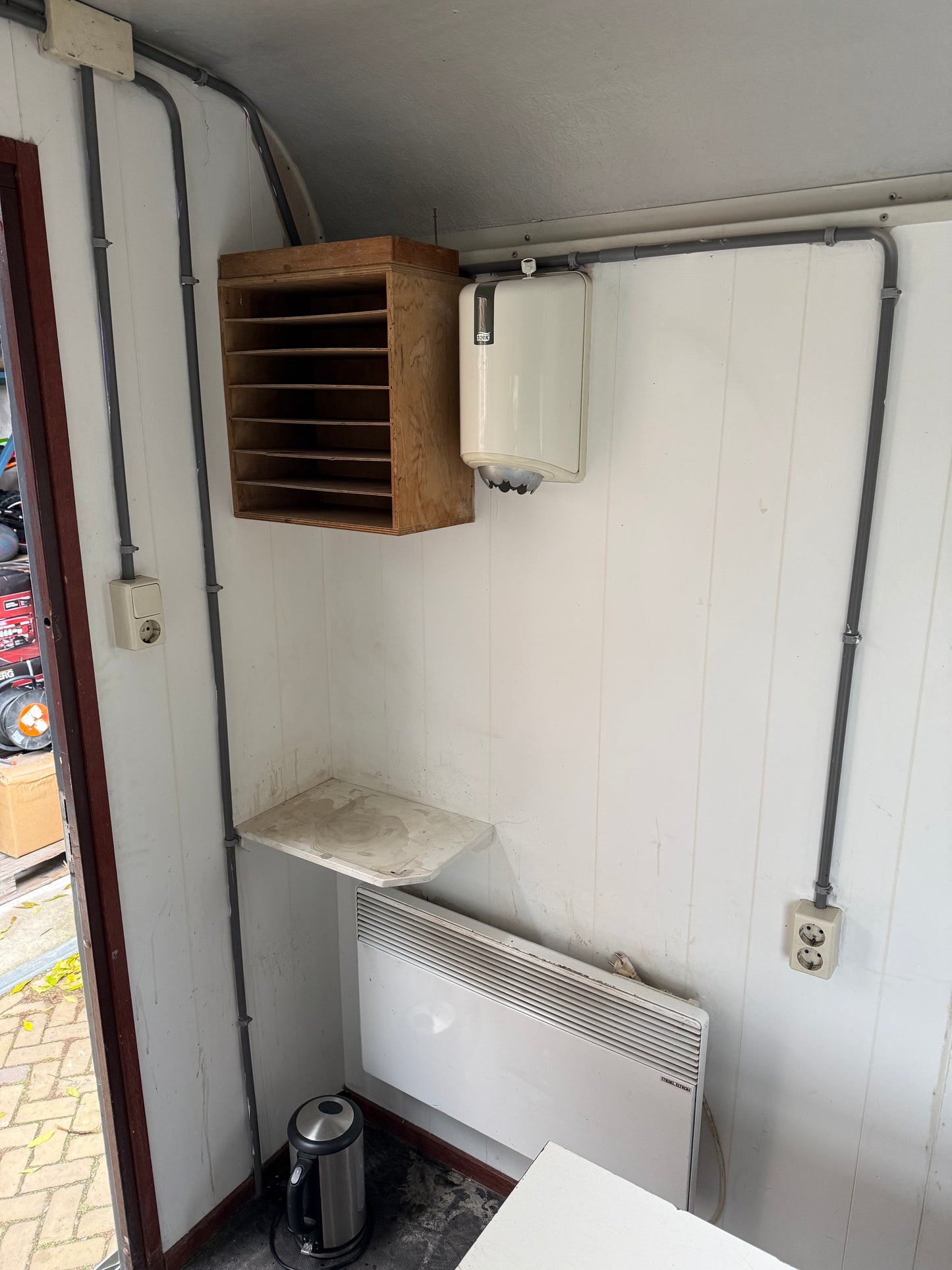 Schaftkeet - stratenmaker - hovenier - agri - infra - goede staat incl aggregaat