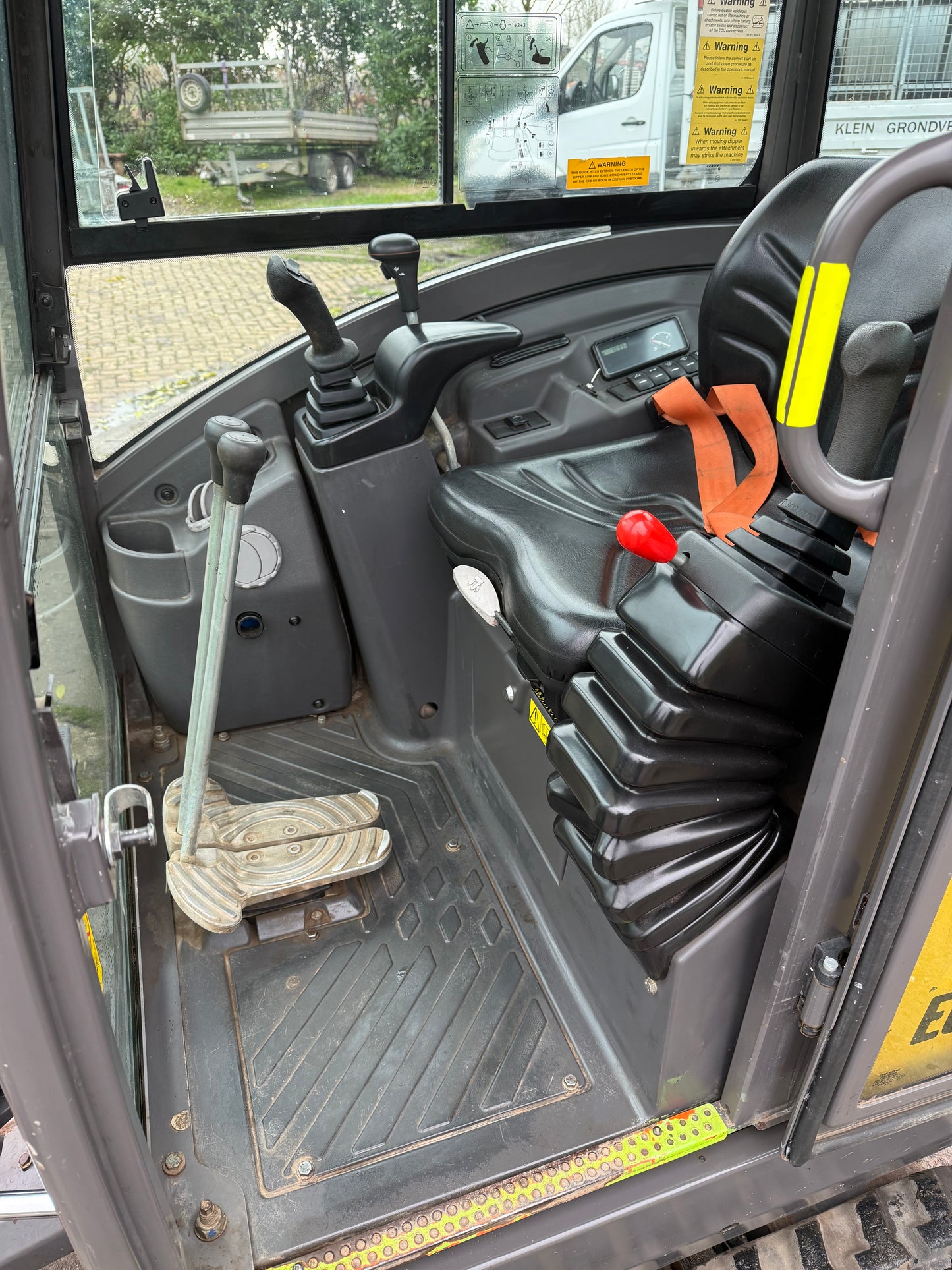 Volvo EC18E 2022 - 710uur - CW05 incl 2 nieuwe bakken - BTW machine