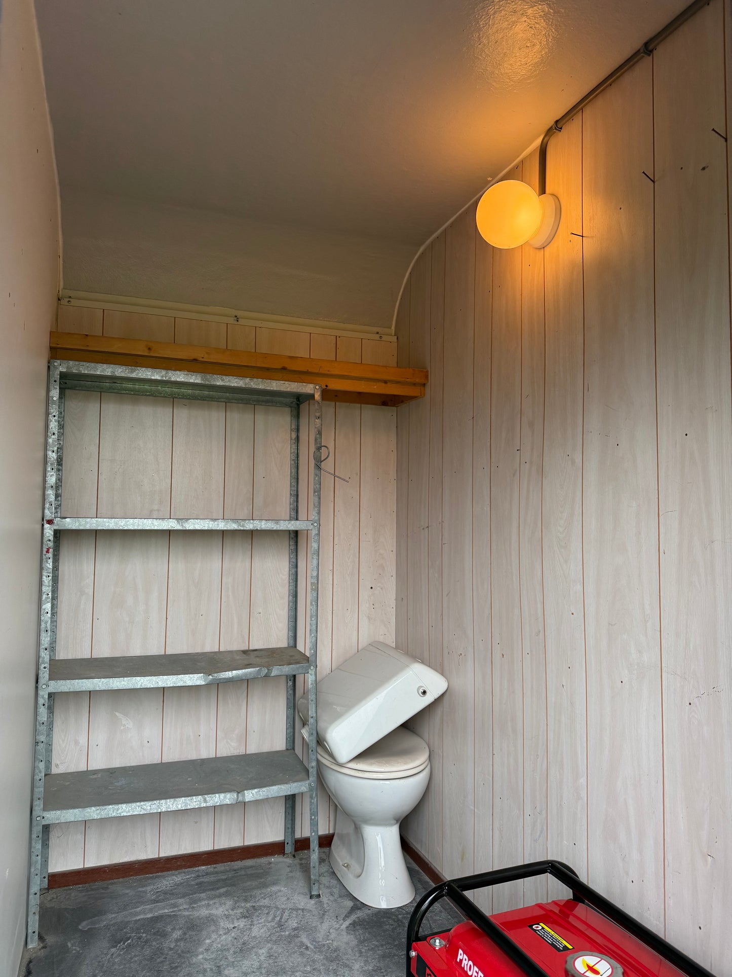 Schaftkeet - stratenmaker - hovenier - agri - infra - goede staat incl aggregaat