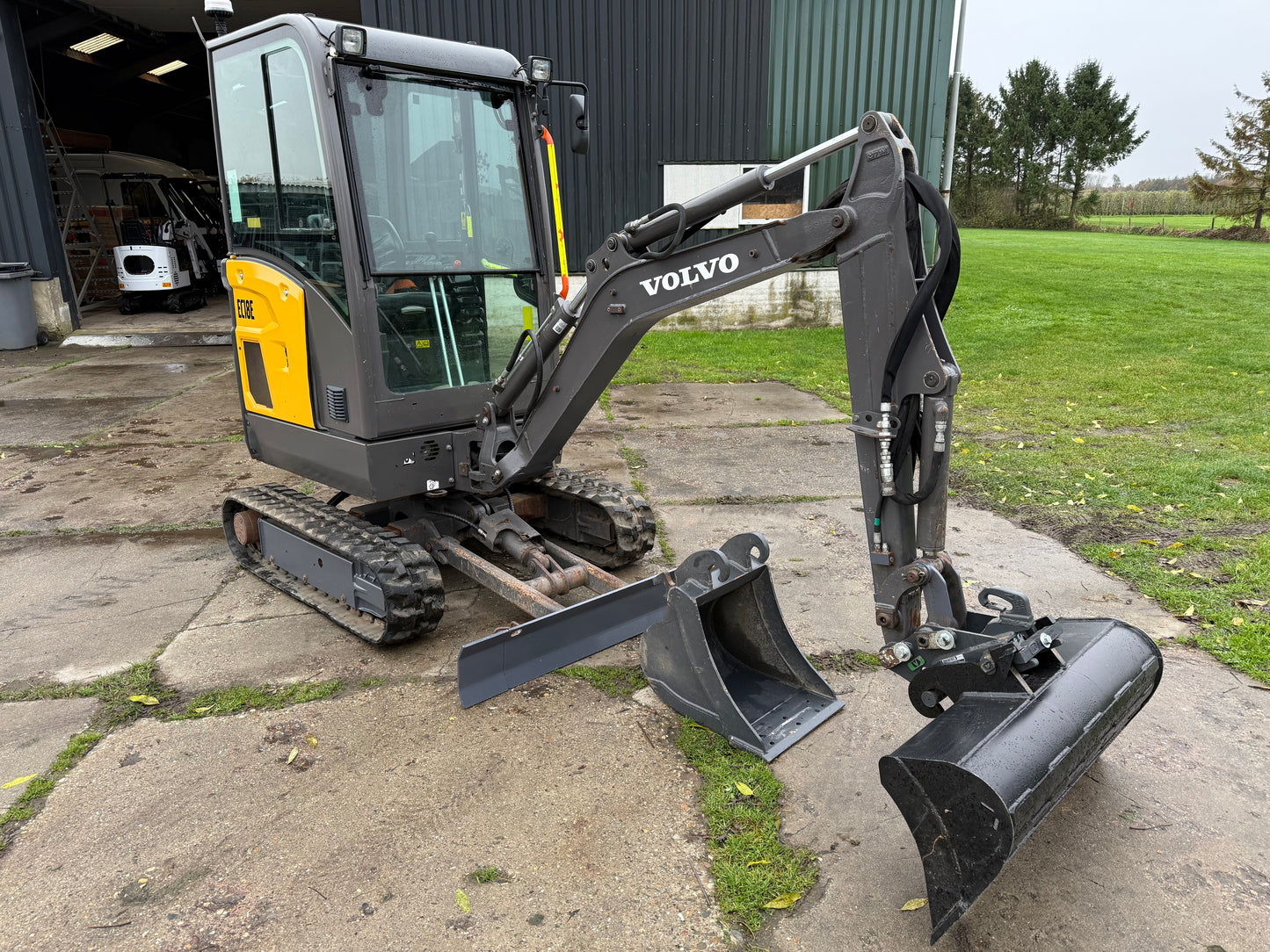 Volvo EC18E 2022 - 710uur - CW05 incl 2 nieuwe bakken - BTW machine