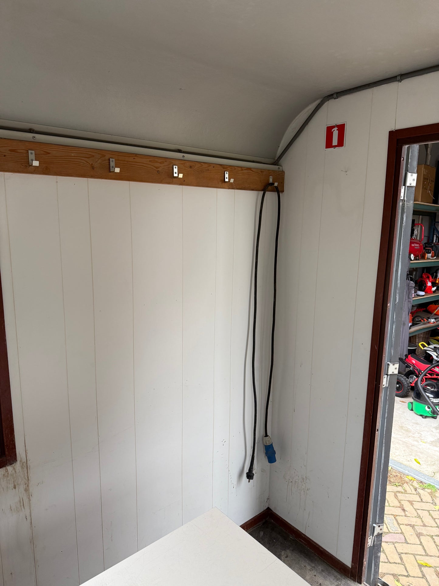 Schaftkeet - stratenmaker - hovenier - agri - infra - goede staat incl aggregaat