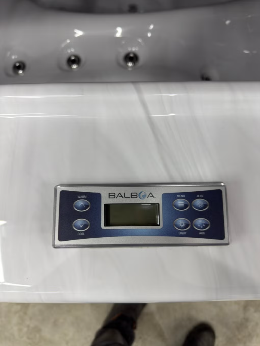 Jacuzzi 210 x 180 230v incl osmose systeem en deksel