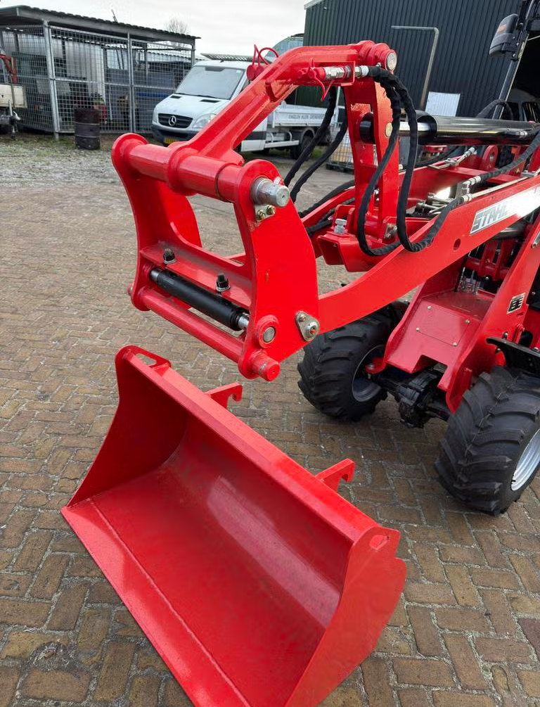 Stahlworks Shovel R906 incl extra functies op de giek