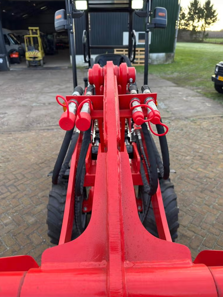 Stahlworks Shovel R906 incl extra functies op de giek